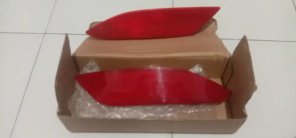 Reflektor lampu belakang