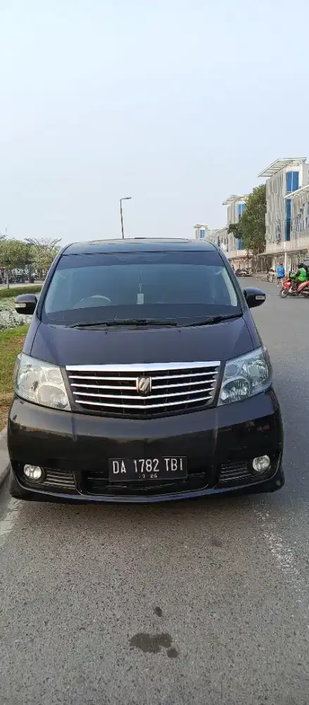 Mobil Alphard 2005