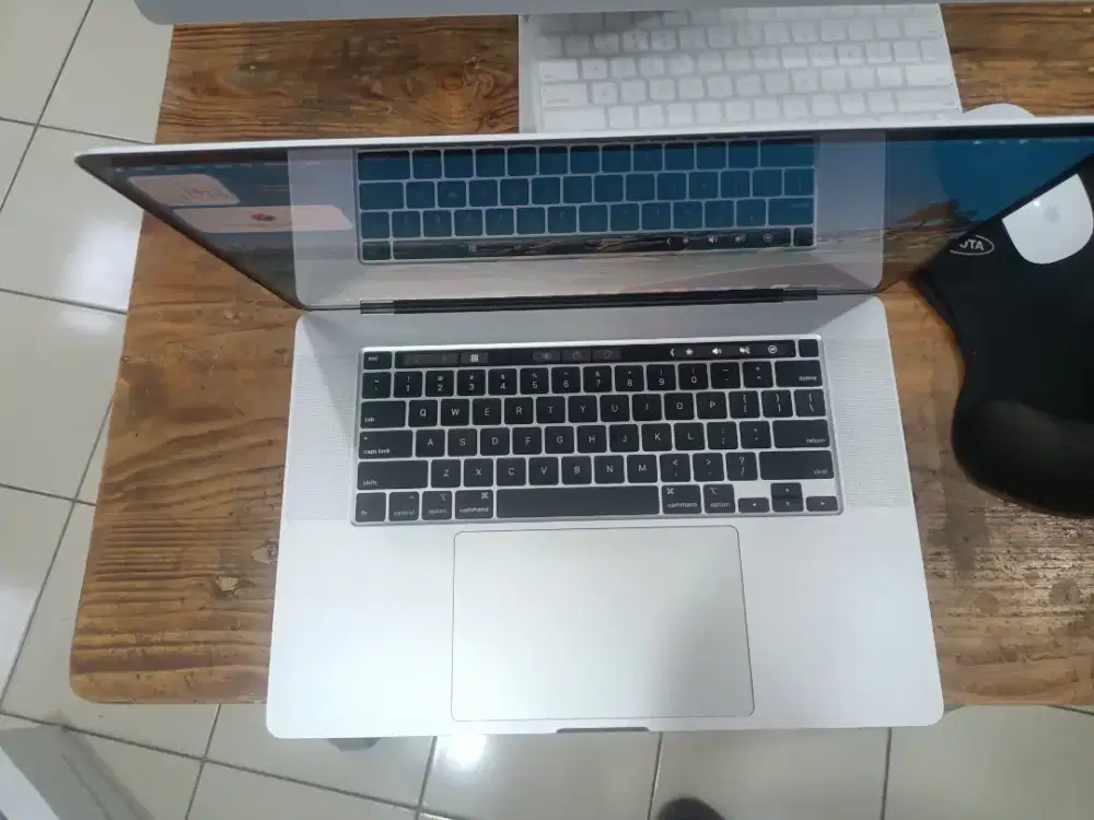 Dibeli MacBook iPad iPhone iMac dll