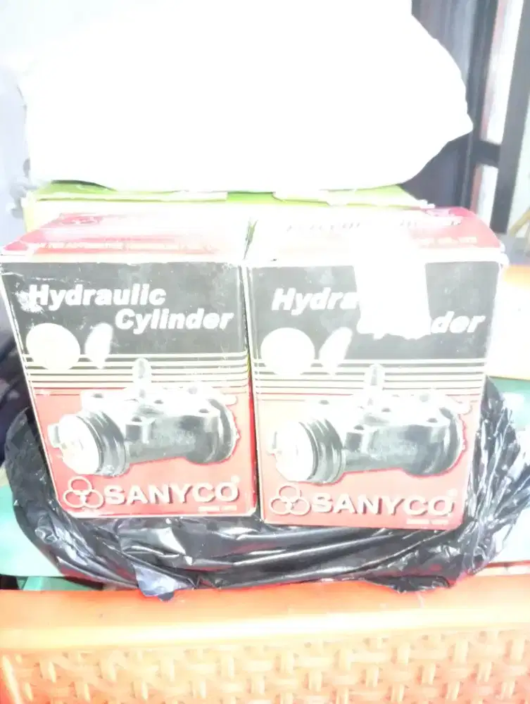Hydraulic cylinder atau master rem Toyota Dyna