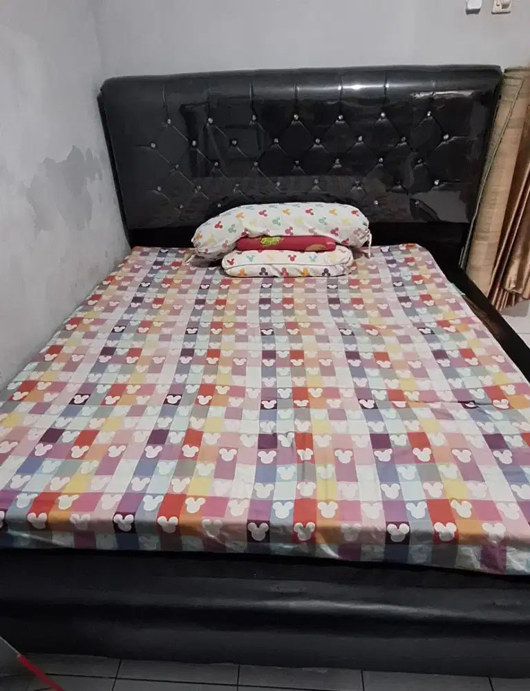 Jual dipan kasur super king size (200×200cm) kondisi 90%