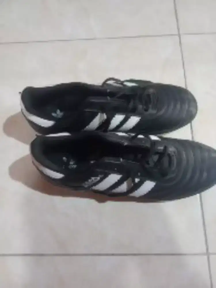 Dijual sepatu bola mini soccer size 43 msh baru