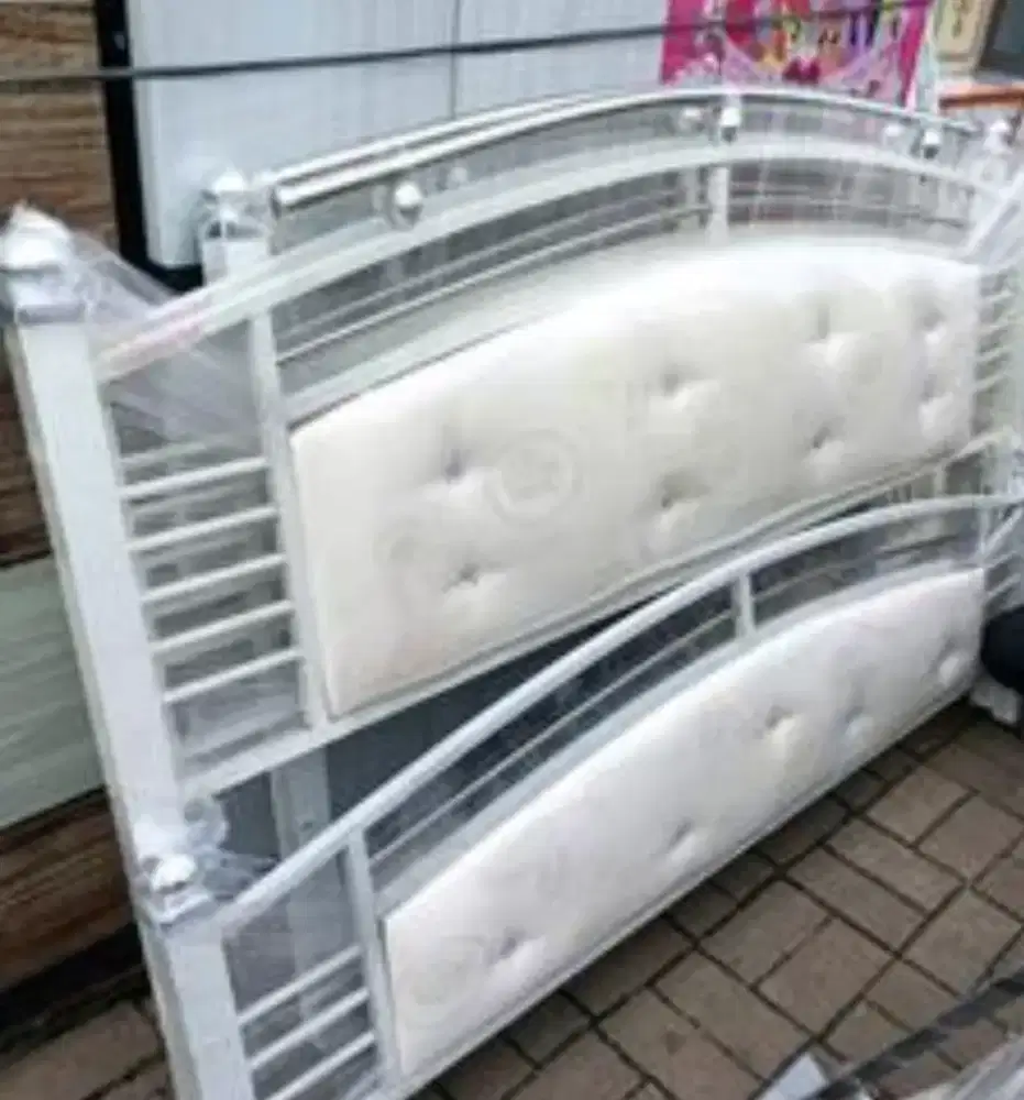 Tempat Tidur Besi Cantik, baru beli 1 bln, masih spt Baru.