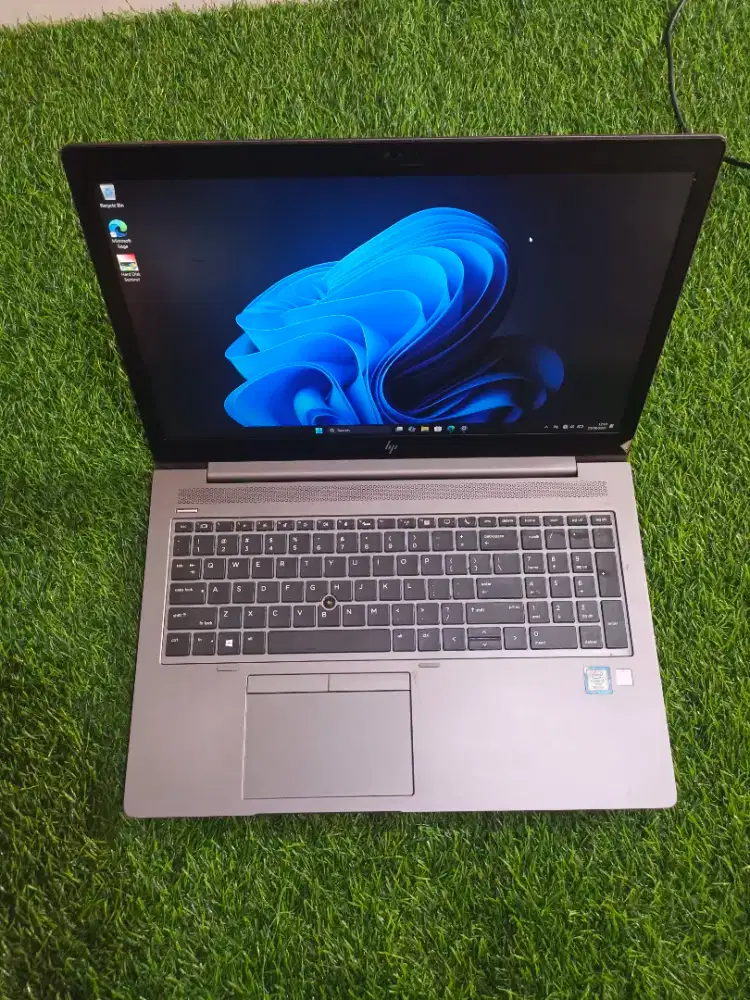 HP zbook 15 i7 gen 8 ram 16 gb ssd radeon