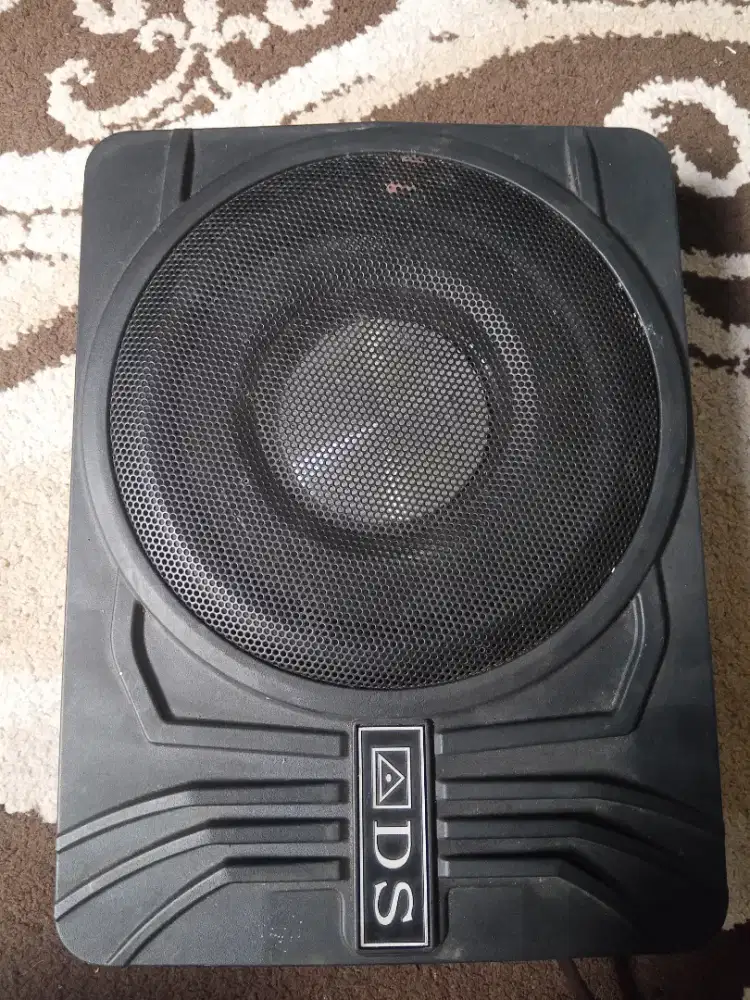 Subwoofer aktif