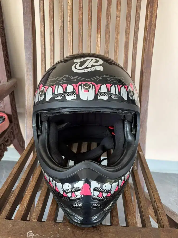 helm JP signature motif venom