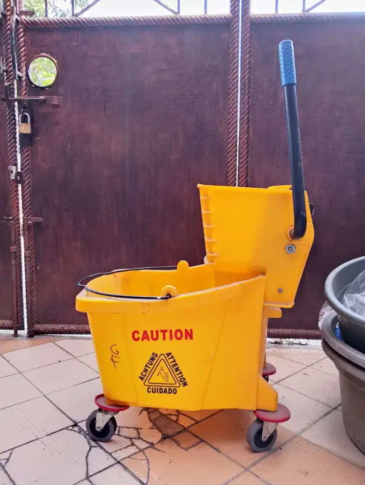Alat Untuk Pel Lantai