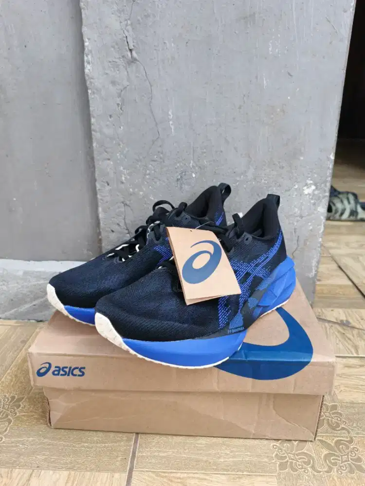 Asics Novablas 5