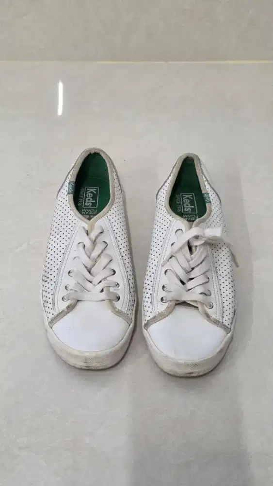 Sepatu Keds White