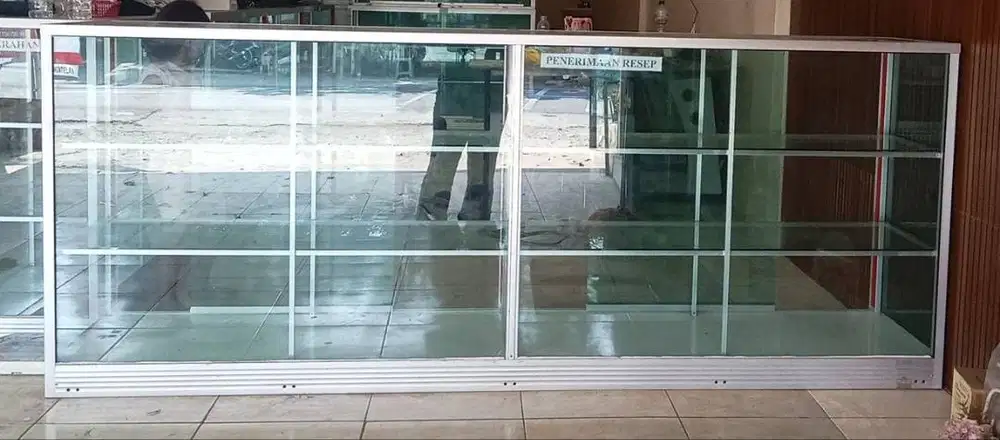 Etalase Kaca Ukuran 1.5M, 1.9M, dan 2.3M