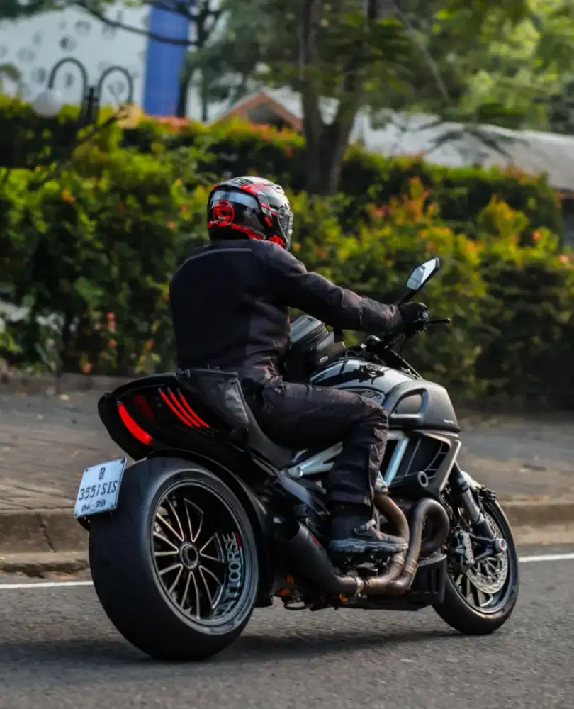 Ducati Diavel 2012