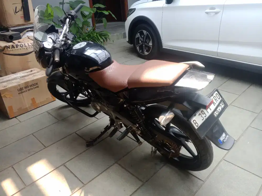 Pulsar 180 2012