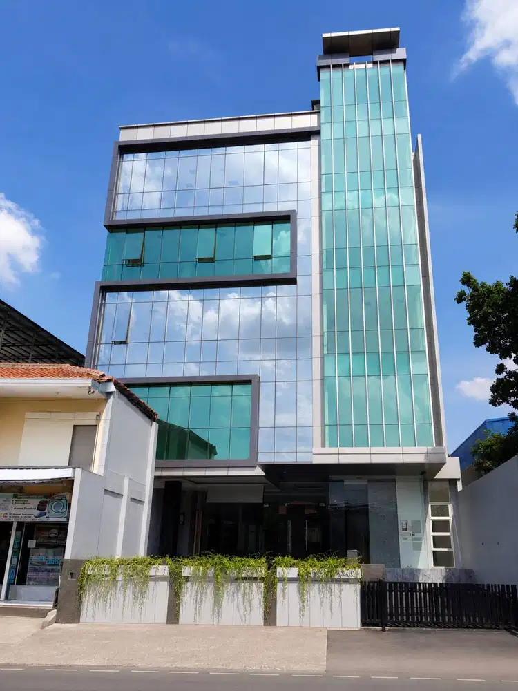 DIJUAL GEDUNG PERKANTORAN BARU 6 LANTAI + BASEMENT