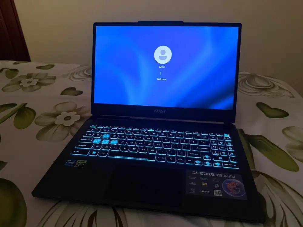WTS! Laptop MSI CYBROG 15 A12DUX i7