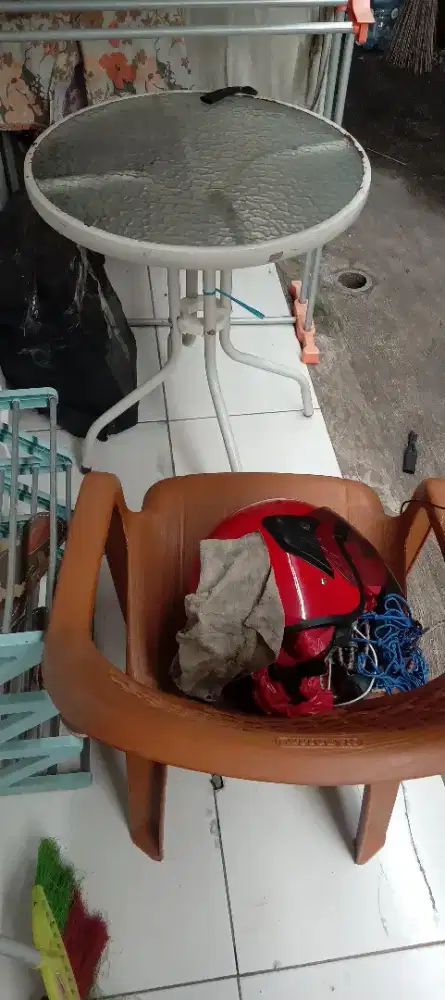 Meja kursi napoly