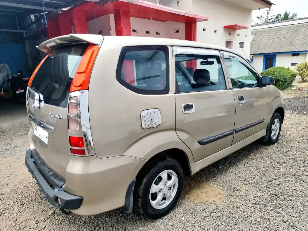 Xenia Li 2005 kondisi baik