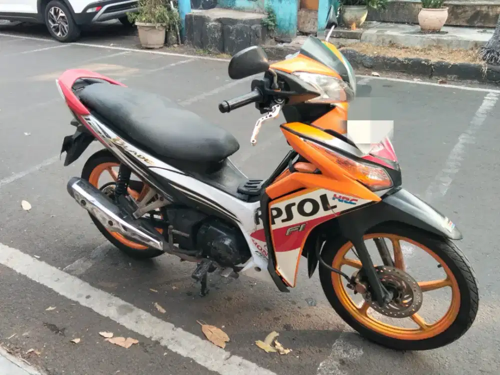Edisi ganti motor di jual cepat Honda Blade New Repsol Thn 2014 oranye