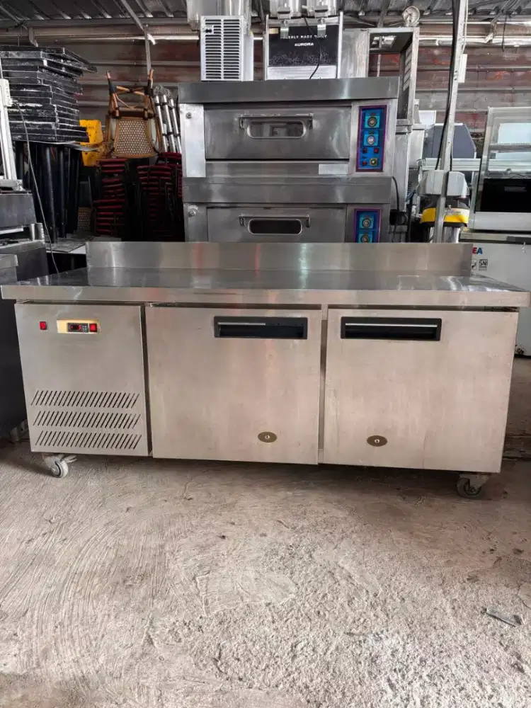 UNDERCOUNTER / UNDER COUNTER CHILLER
Merk Starcool 
Ukuran 180x75x80