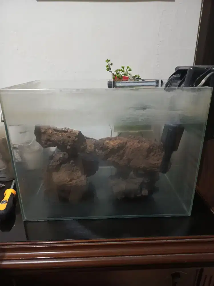 Aquarium set tanpa sambungan