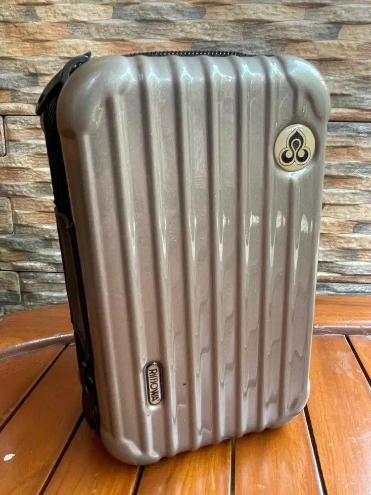 Rimowa, Thai Airways First Class.