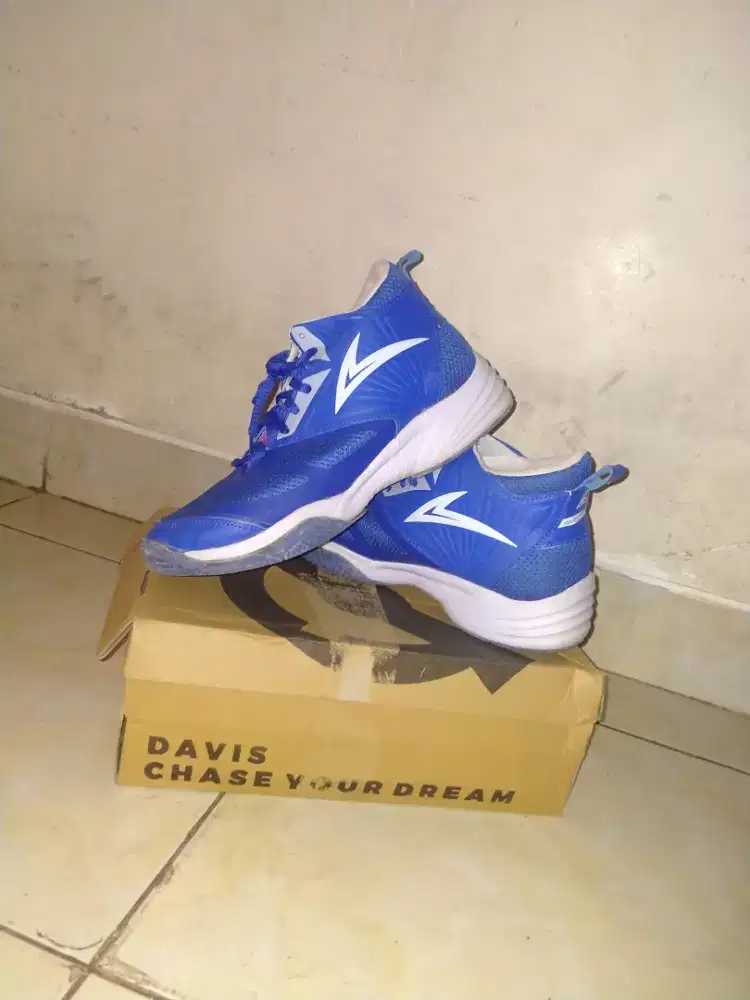 Sepatu voli baru dan no minus