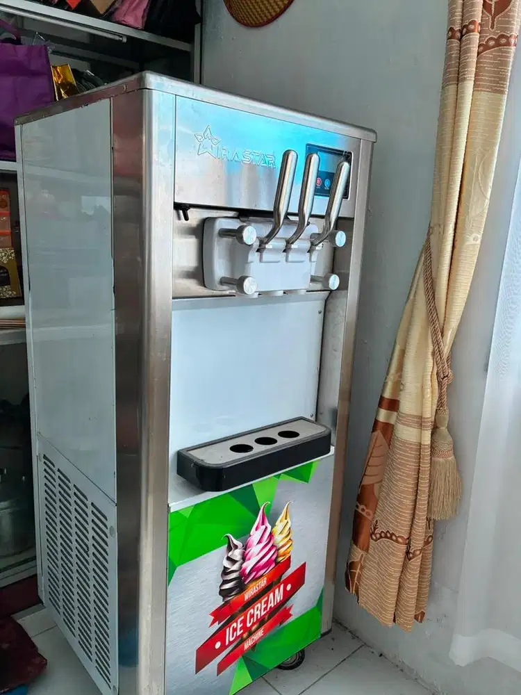 Mesin Soft Ice Cream WIRASTAR WIR-825F – 3 Tuas (2 Rasa + 1 Mix)