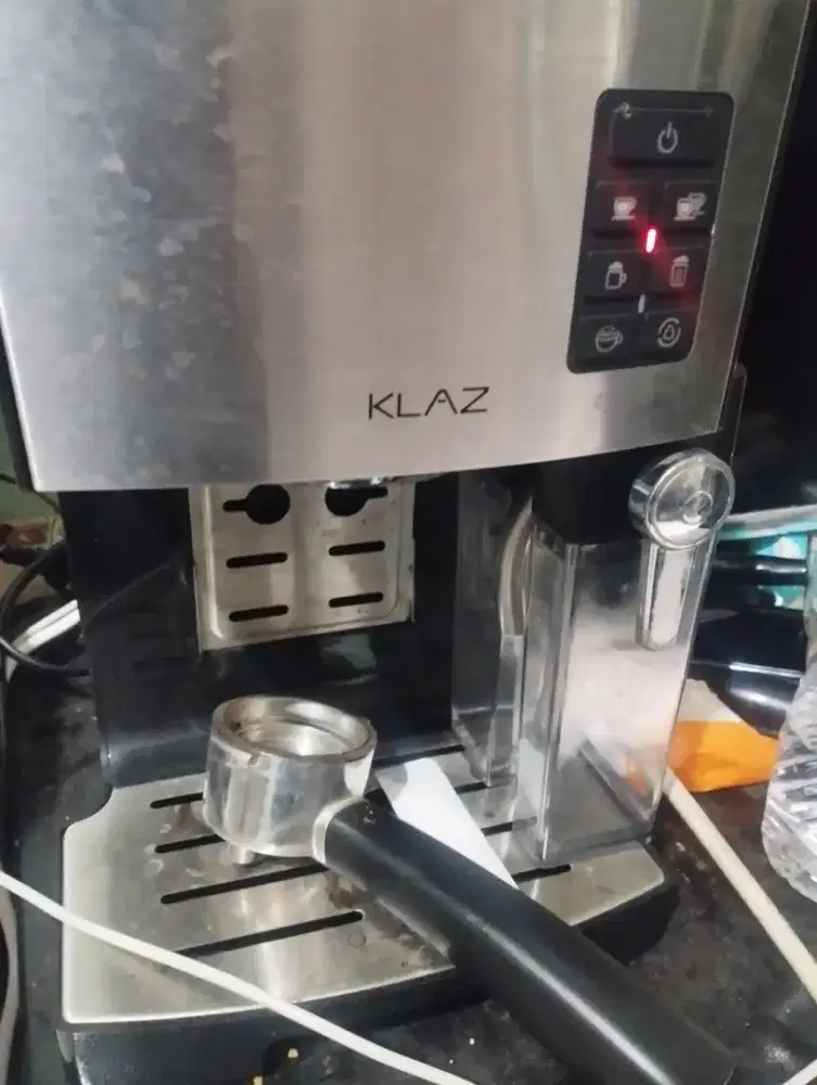 Mesin kopi pembuat espresso kondisi nyala tapi air tidak keluar