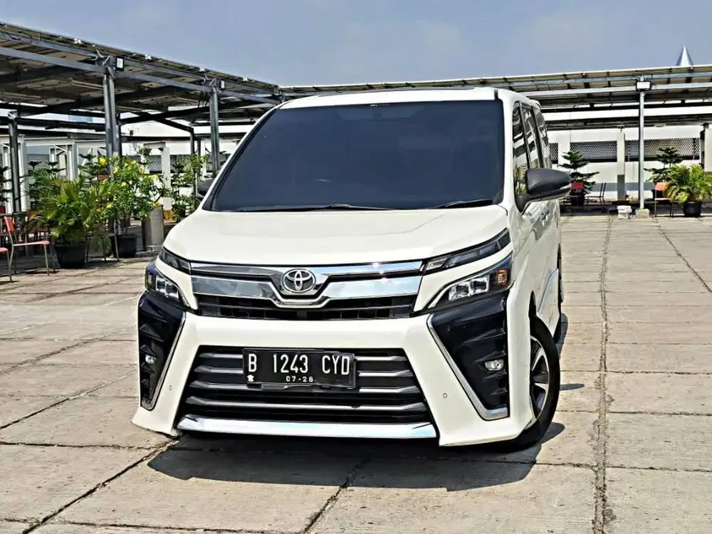 DP 10JT SAJA TOYOTA VOXY 2.0 AT MATIC AUTOMATIC 2018 PUTIH SIAP PAKAI