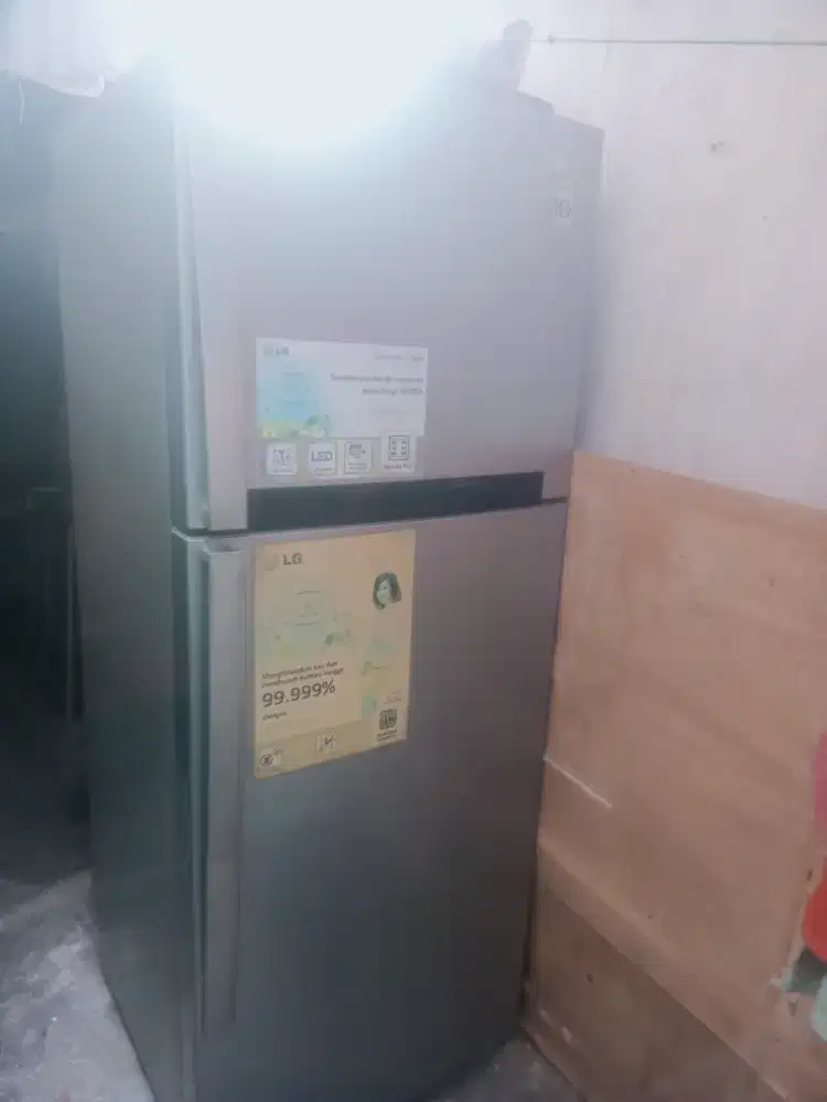 Di jual kulkas 2 pintu merk LG uk. JUMBO Normal Dingin beku SIAP PAKAI