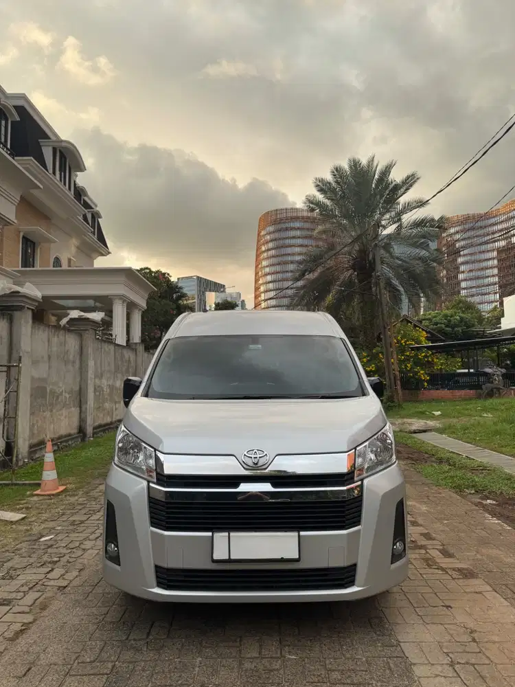 Toyota Hiace Premio 2025