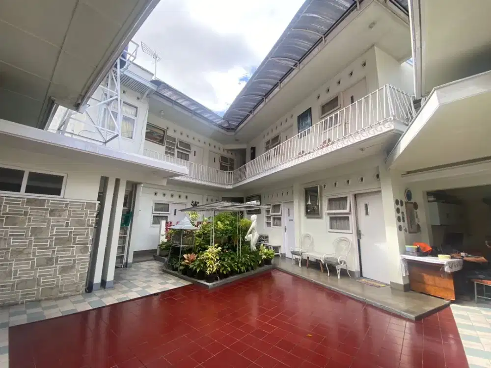 Dijual Rumah Vintage Asri nan Sejuk Lokasi Strategis Sayap Riau Pusat Kota Bandung