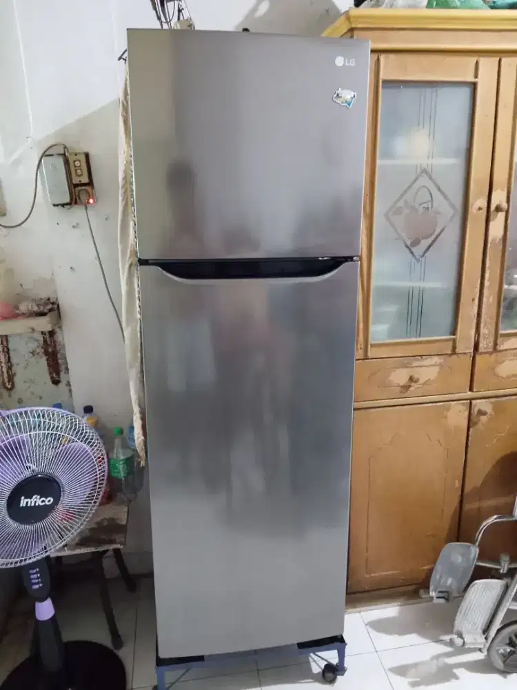 Dijual kulkas LG inverter