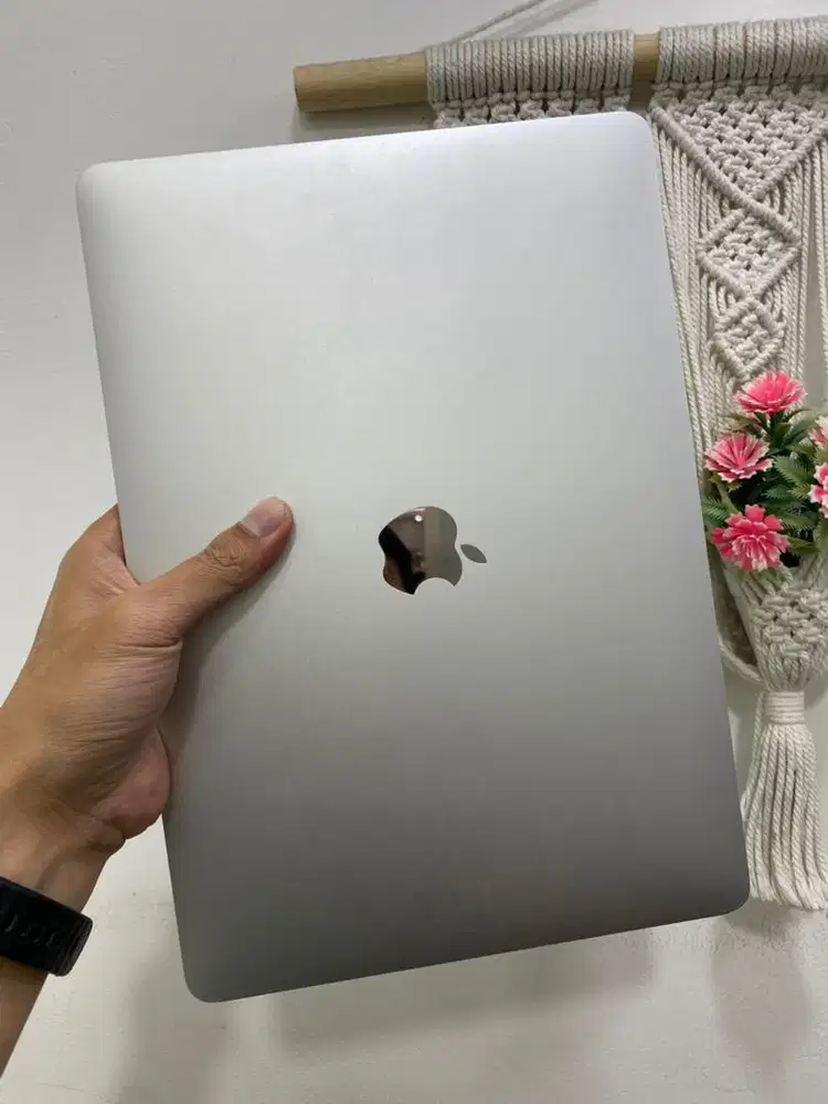 Macbook pro 2020 13 touchbar i5 8/256