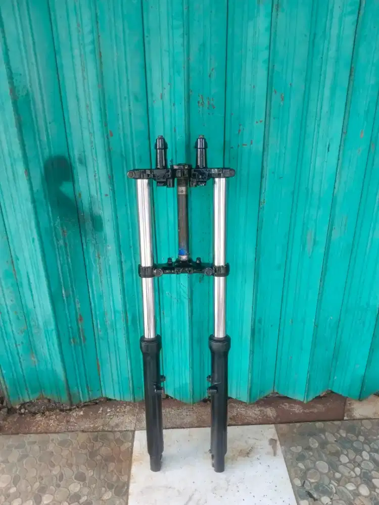 Shock depan Yamaha scorpio new satu set
