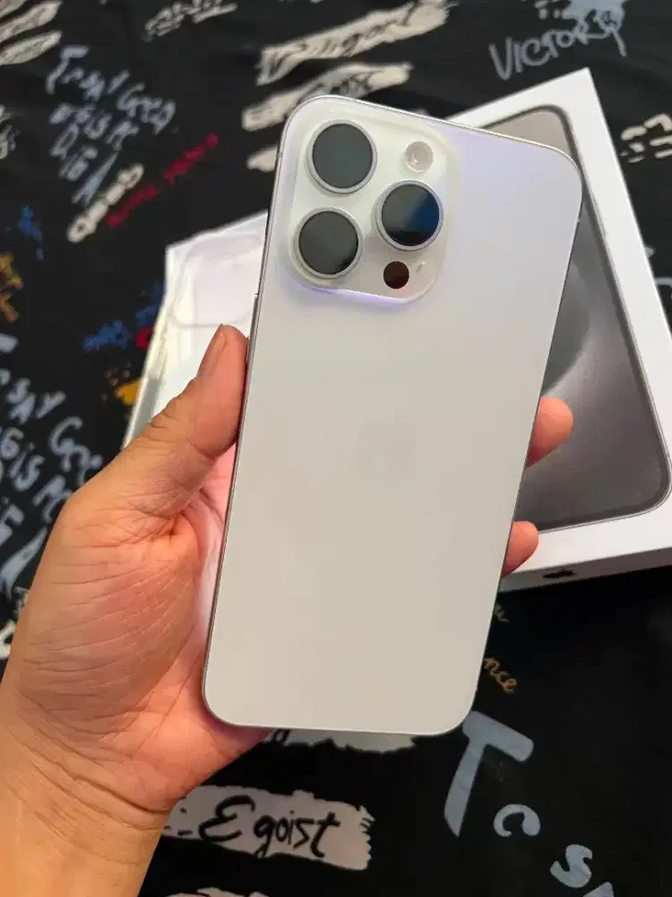 IPHONE 15 PRO MAX 256GB RESMI
WARNA WHITE TITANIUM 
BH 87% 
MULUS 100%
