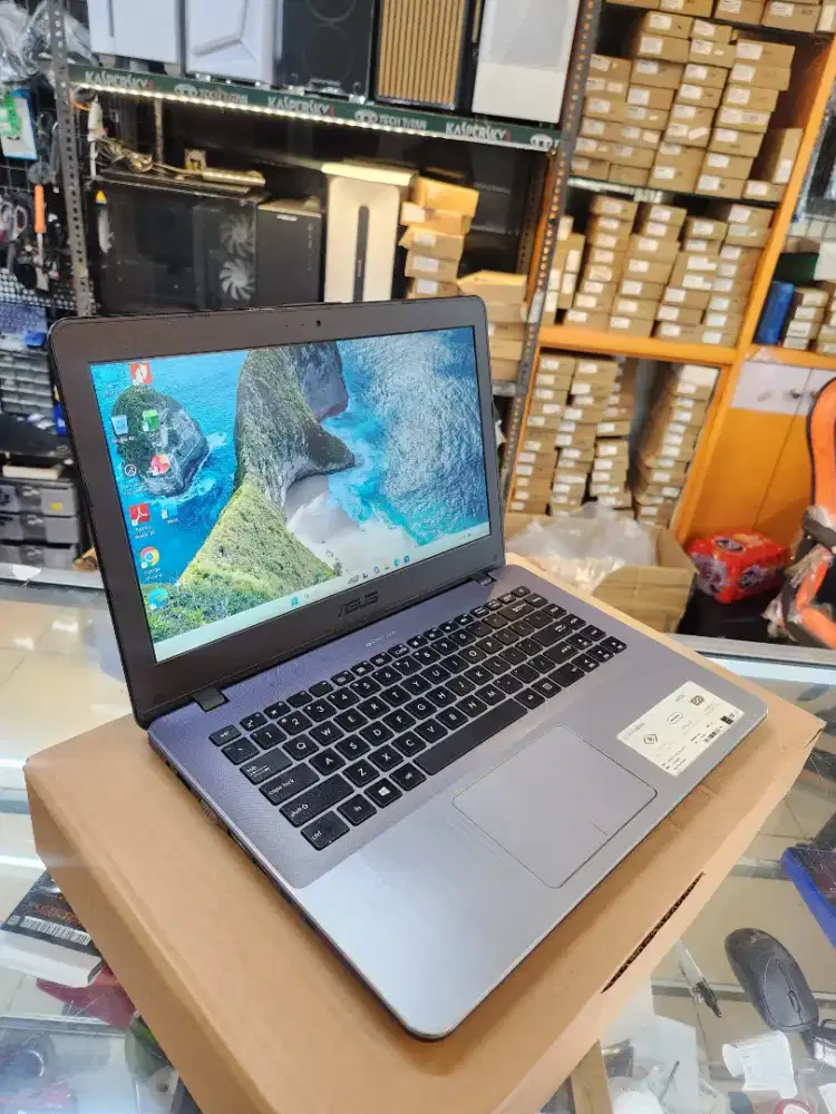 Jual laptop asus A442U core i7 gen 7 ram 8 SSD 256 GB