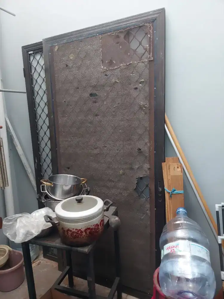 Tralis pintu alumunium copotan masih bagus