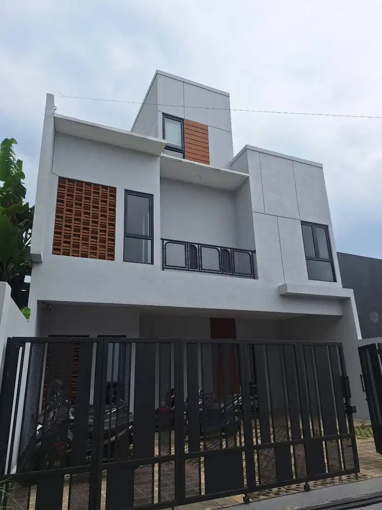 Dijual Rumah Kantor Cocok untuk usaha tapi untuk tempat tinggal juga b