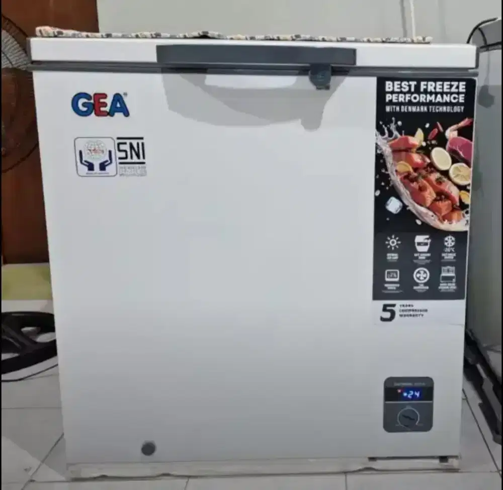Jual  murah freezer GEA kapassitas 200L bagus,pakai 1 tahun,2,7jt nego