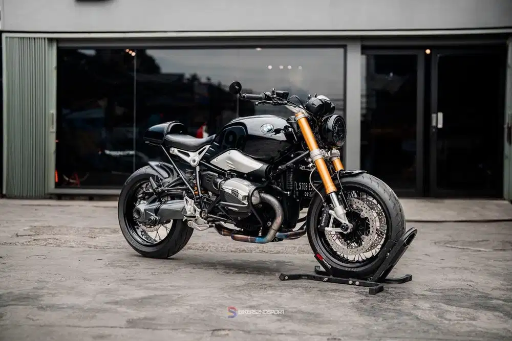 BMW R9T BLACK MODIF