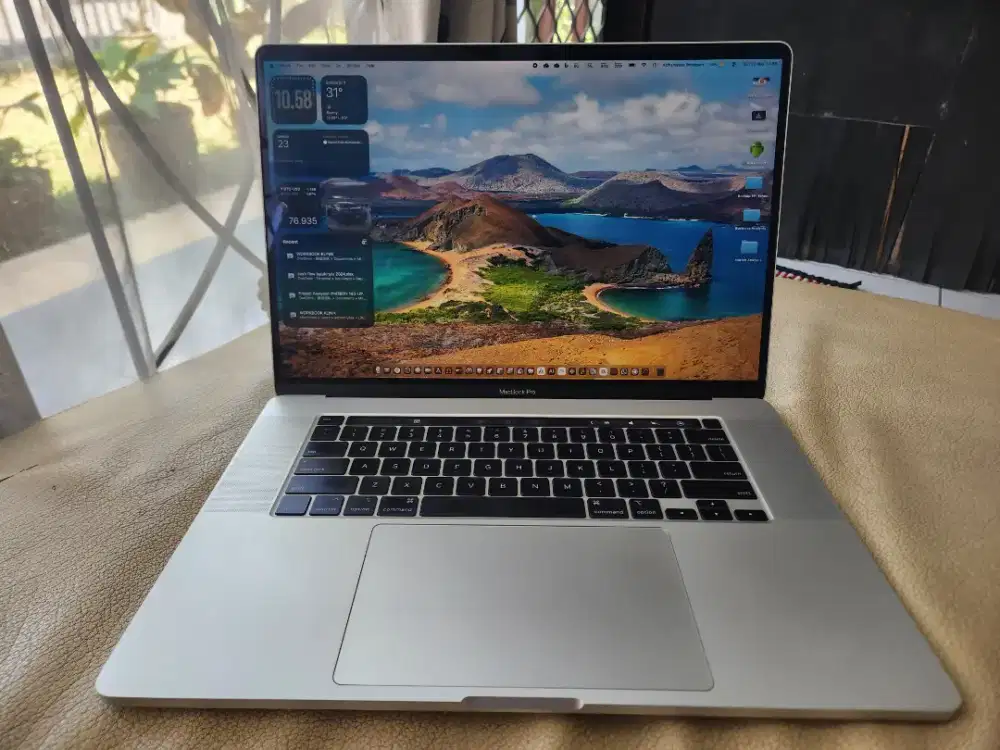 Macbook pro 2019 16in core i9 2.3ghz VGA radeon pro 5500M 4gb NVME 1tb