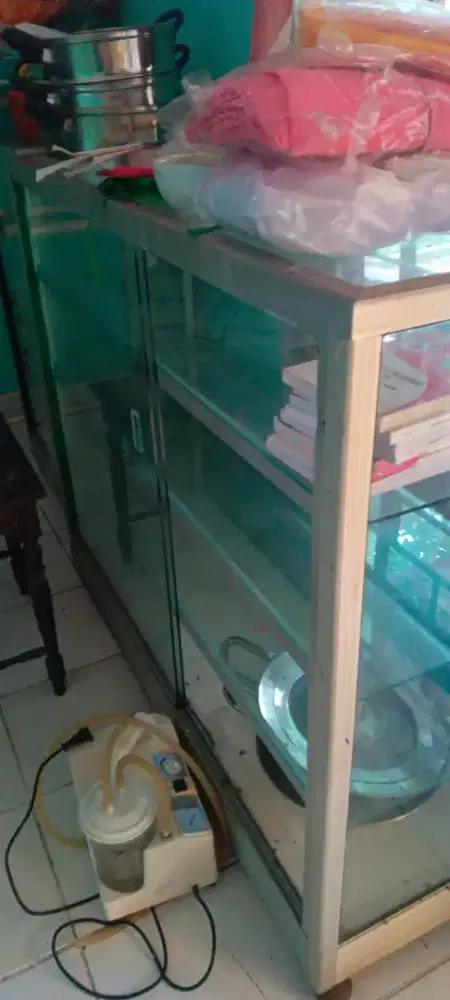 Etalase ukuran 1,2 m
