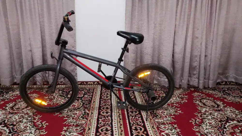 BMX United 20 Inch Bekas – Abu Merah