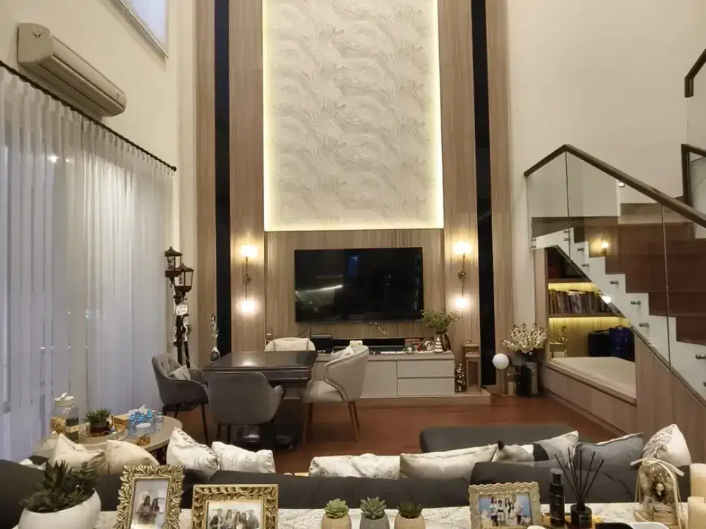 Dijual TERMEWAH SE PAKUWON INDAH Rumah Semi Furnished SHM 2 Lt