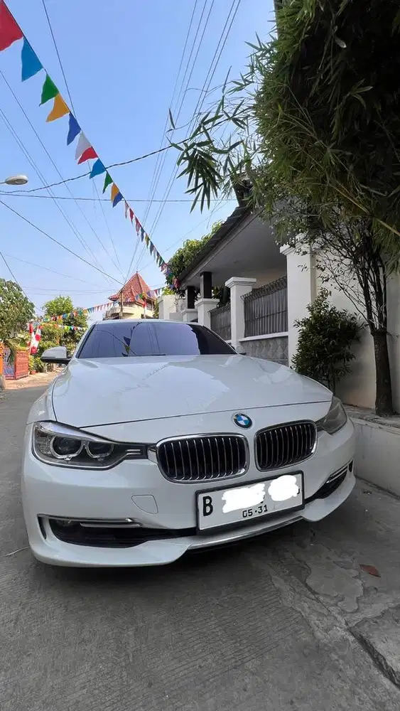 DIJUAL MILIK PRIBADI BMW F30 320i Dashcam+Apple carplay terpasang