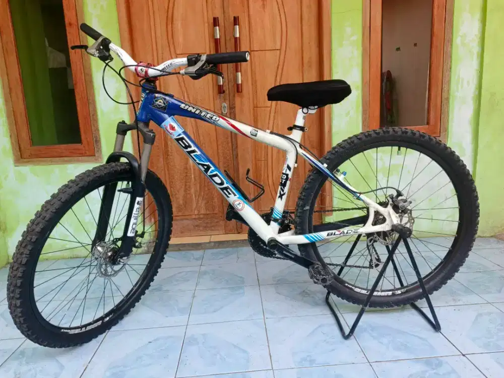 Sepedah gunung MTB UNITED BLADE XC77, alloy Shimano 415 MM  26 Cakram
