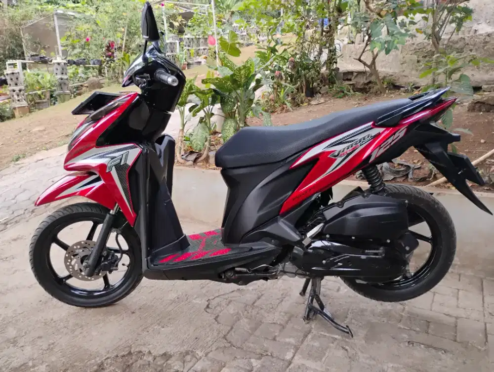 VARIO KZR 2012 MERAH