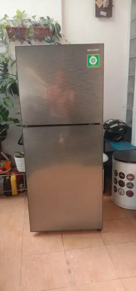 Kulkas Sharp SJ246XG Dua Pintu Kondisi Normal Baik Mulus Terawat