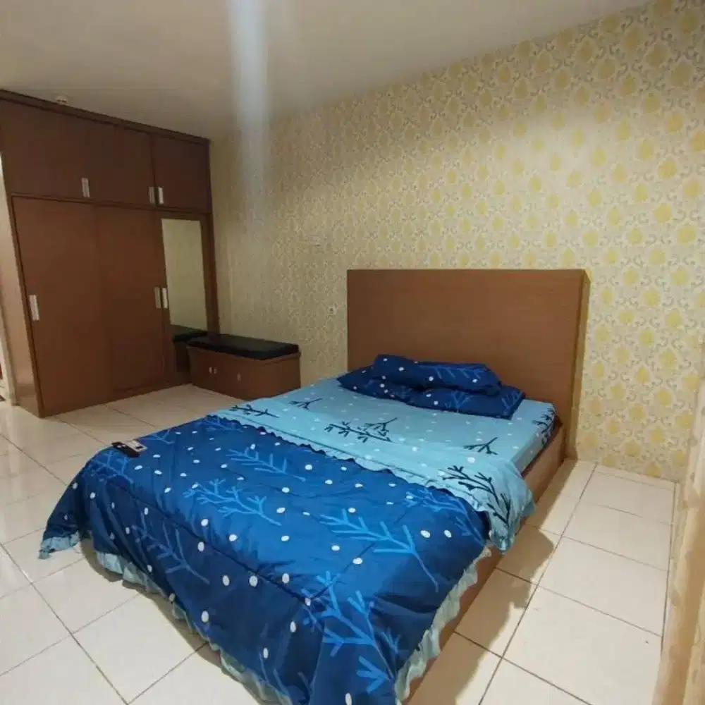 Sewa apartemen harian green pramuka city bebas