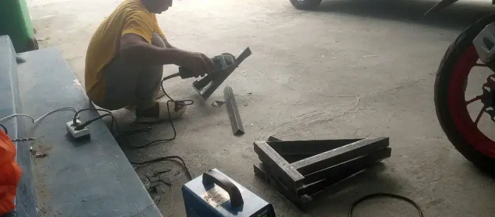 Tukang las listrik